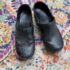 DANSKO Womens Professional Floral Embossed Leather Clogs Black size: 36